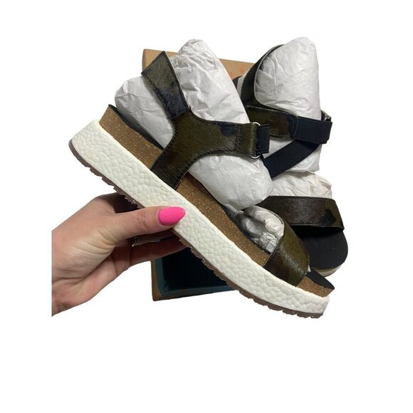 OTBT Shoes - NWB OTBT Sierra Wedge Comfort Sandals in color Mud-sz 6.5